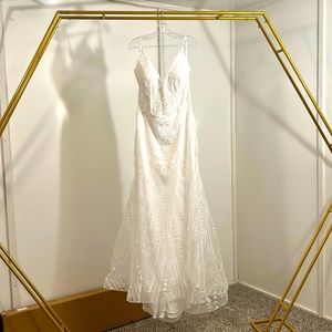 Enchanting Mon Cheri Ivory Size 16 Wedding Dress